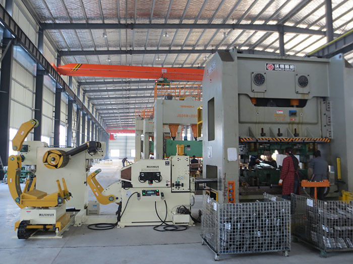 Durable Steel Coil Straightening Machines High Speed Stamping Automatic Feeding